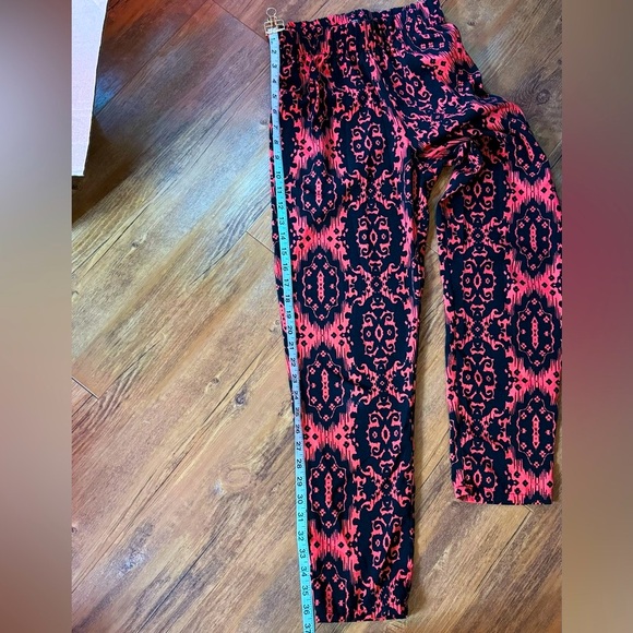 Bold red and black printed pants / trousers - Picture 8 of 8